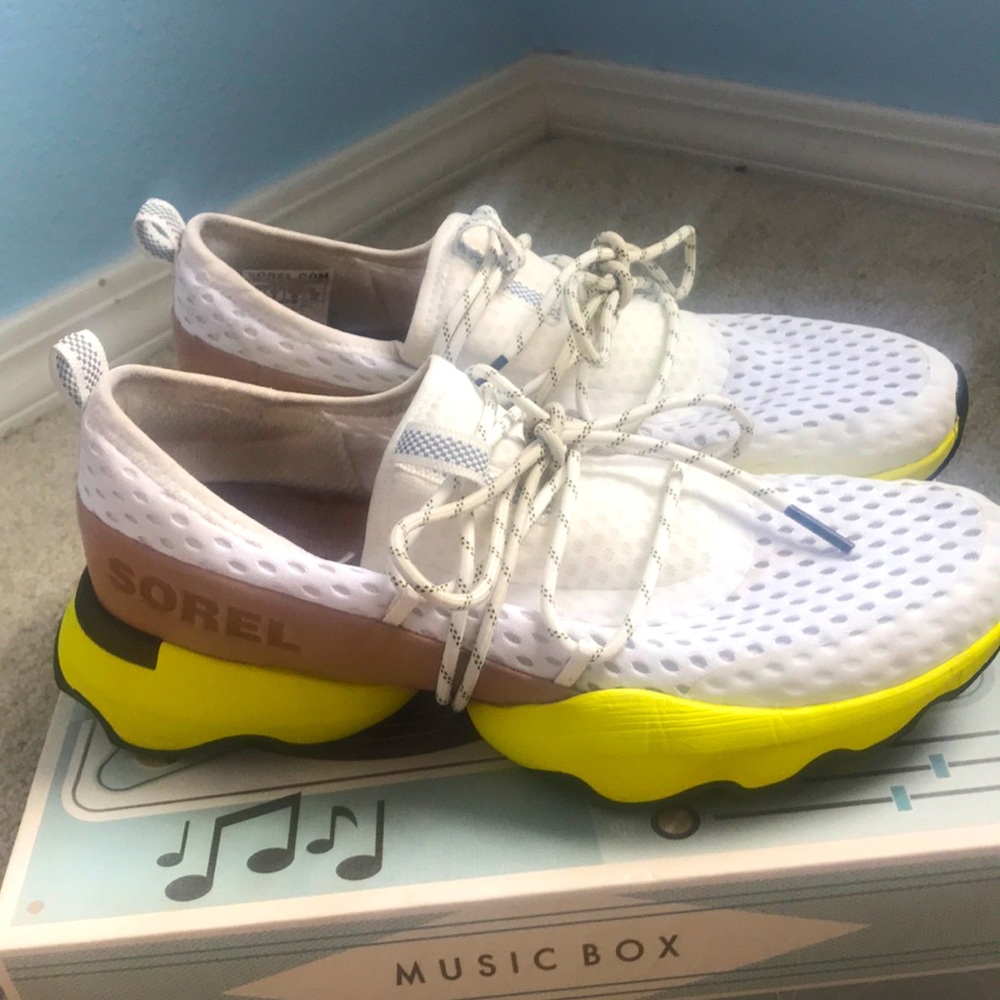 Sorel Kinetic Impact Lace Sneaker - women’s Size 8